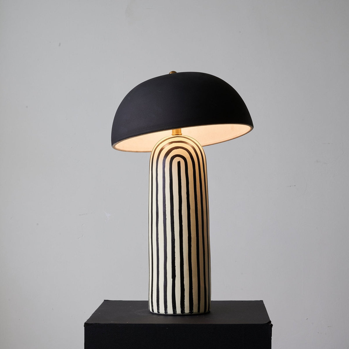 Moxyn minimalistisk bordslampa i keramik
