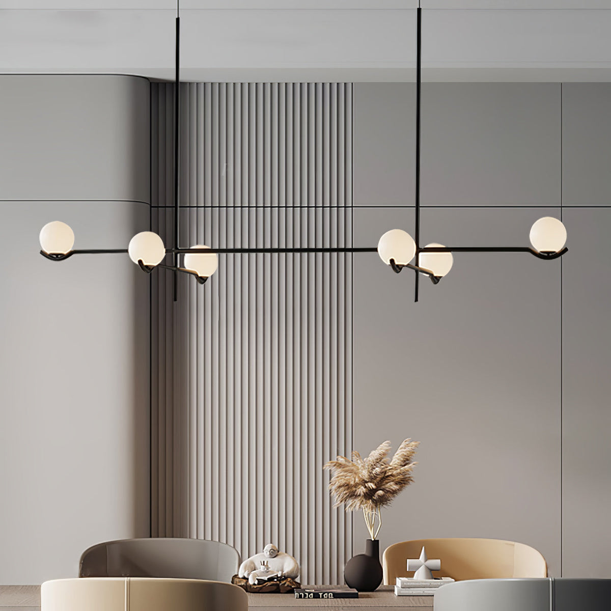 Elvian lysekrone med hvid glaskugle og minimalistisk messing