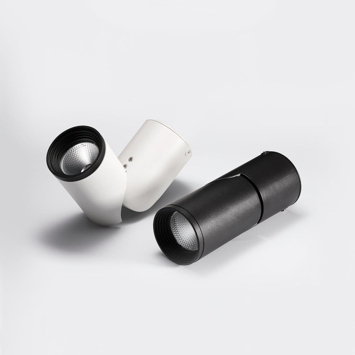 Avenaora taklampa med justerbara LED-spotlights, solig