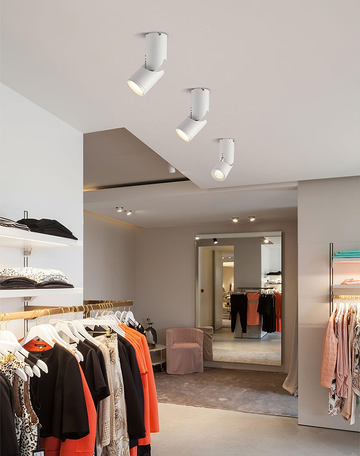Avenaora taklampa med justerbara LED-spotlights, solig