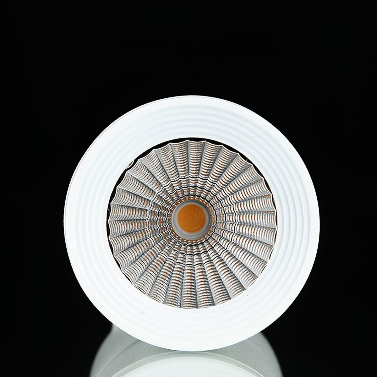 Avenaora taklampa med justerbara LED-spotlights, solig