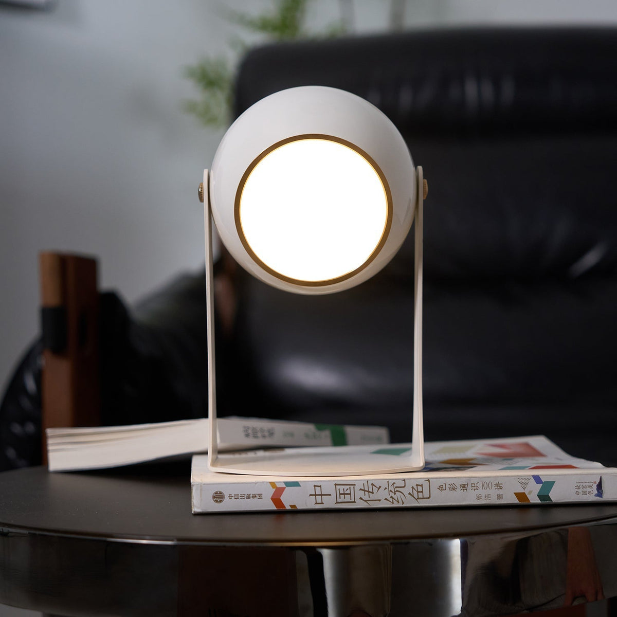 Ulsken minimalistisk bordlampe i akryl