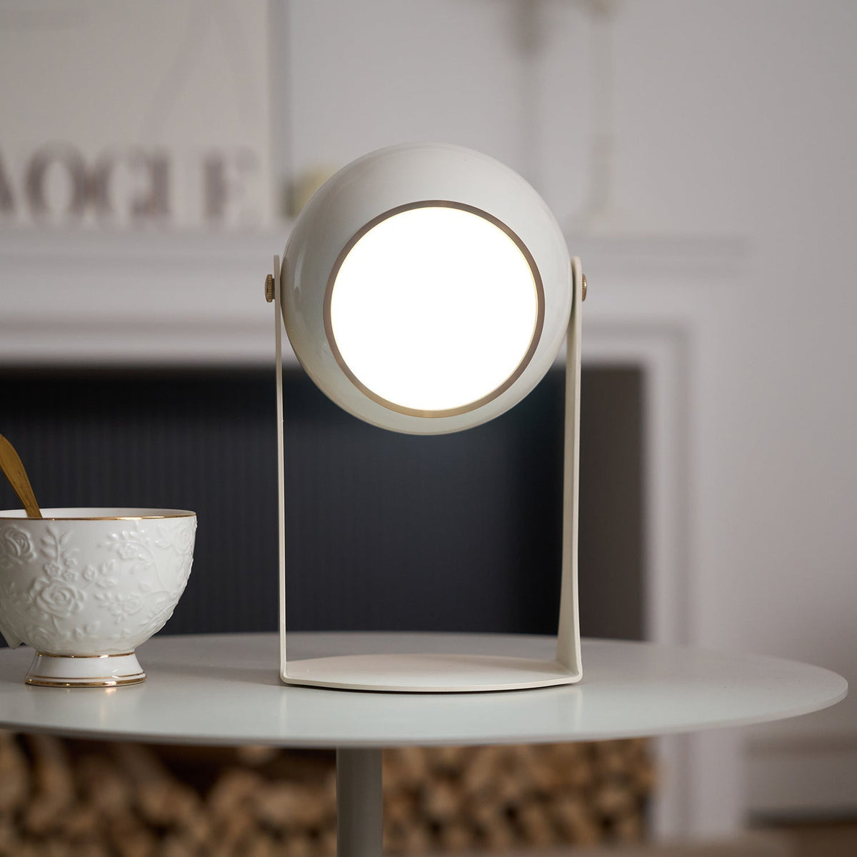Ulsken minimalistisk bordlampe i akryl