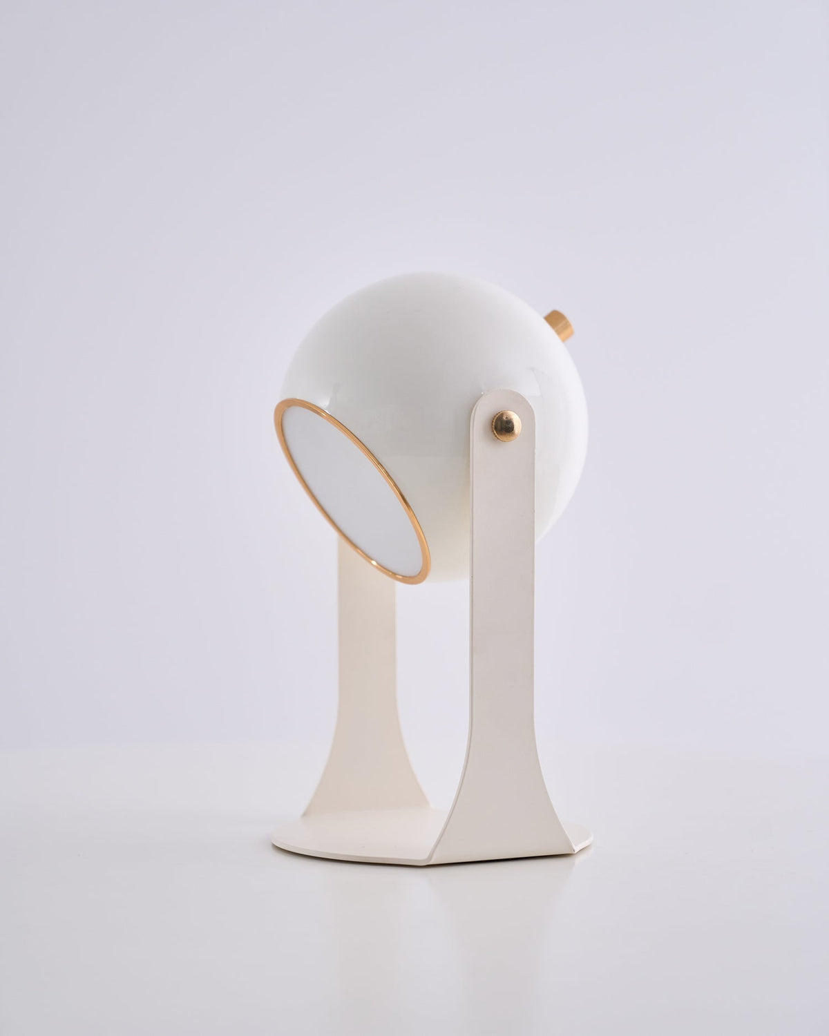 Ulsken minimalistisk bordlampe i akryl