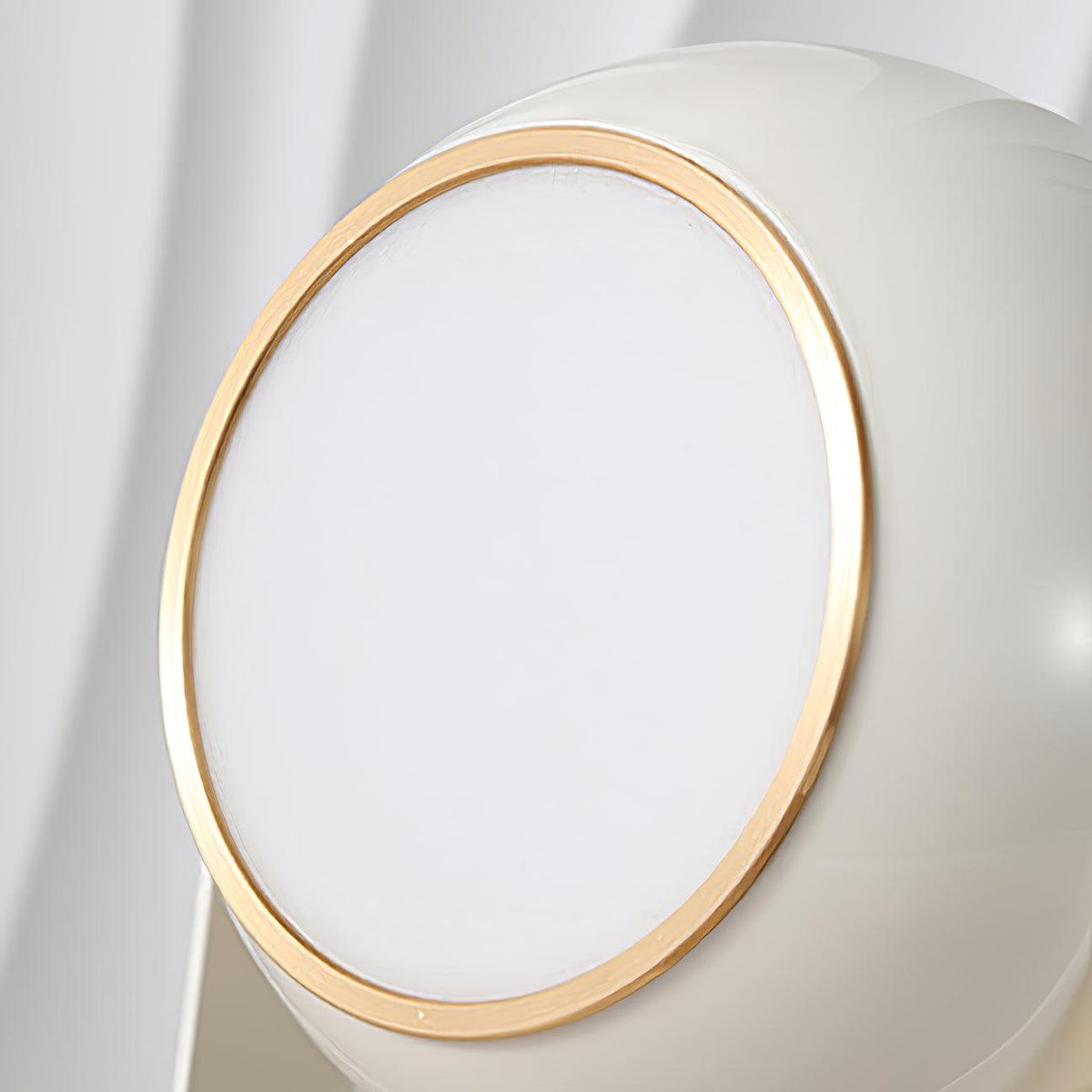 Ulsken minimalistisk bordlampe i akryl