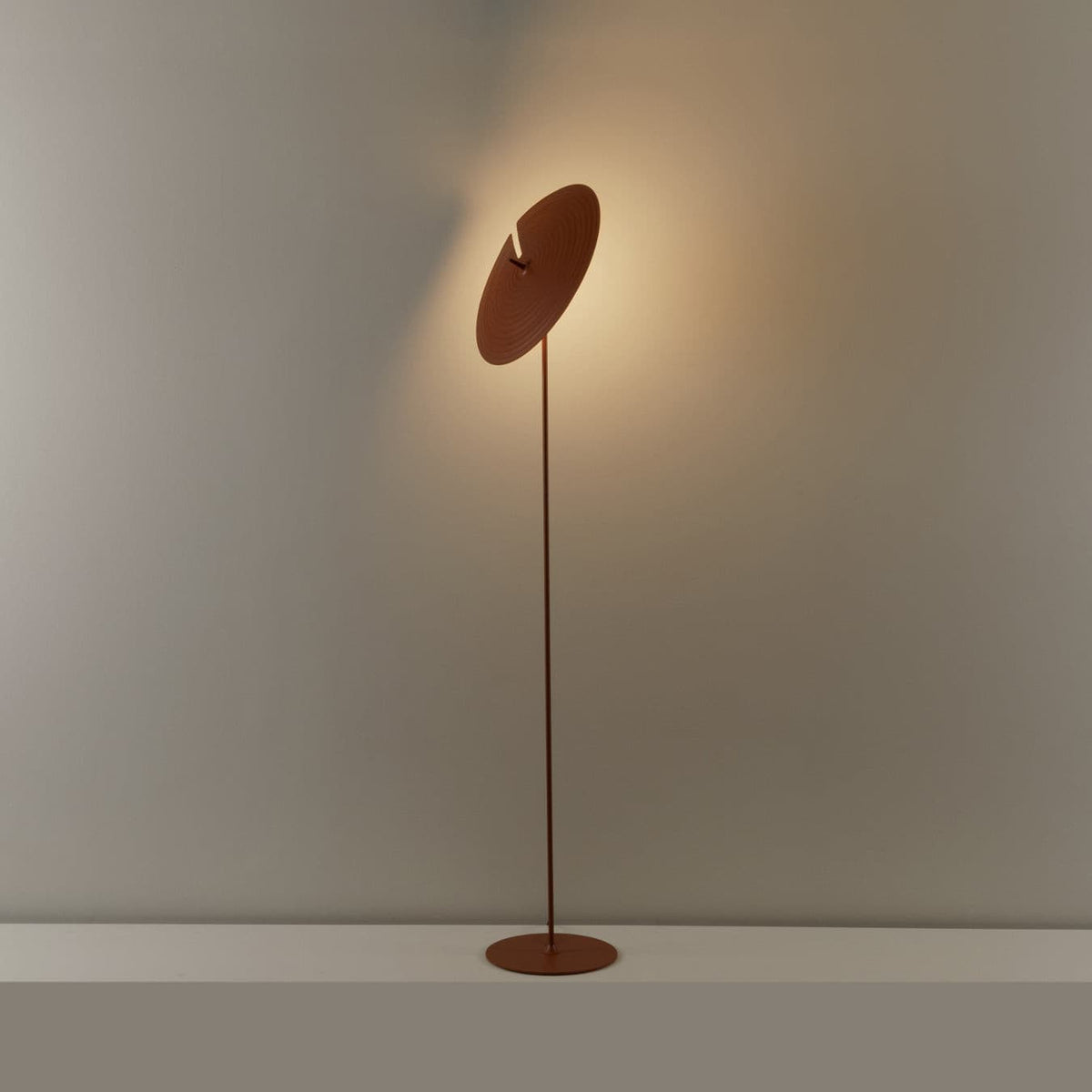 Spira moderne gulvlampe i aluminium
