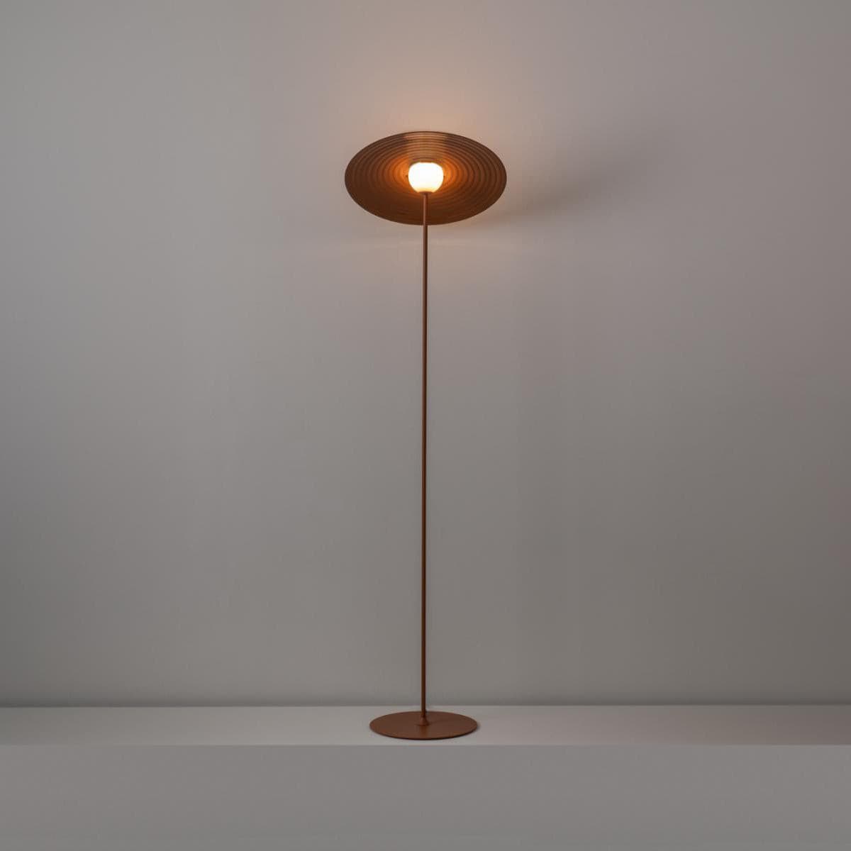Spira moderne gulvlampe i aluminium