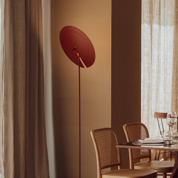 Spira moderne gulvlampe i aluminium