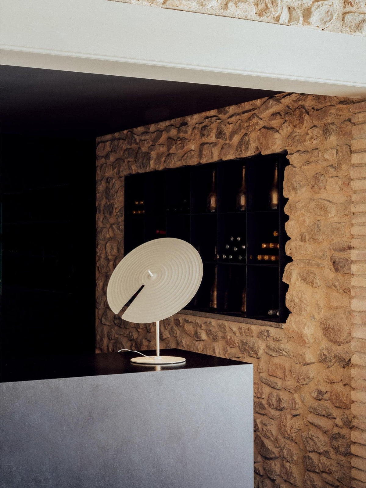 Vortex moderne bordlampe i aluminium