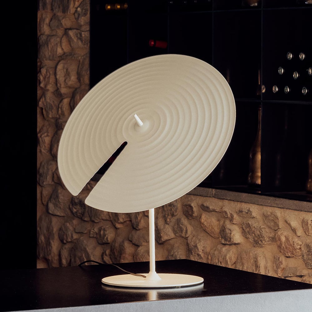 Vortex moderne bordlampe i aluminium