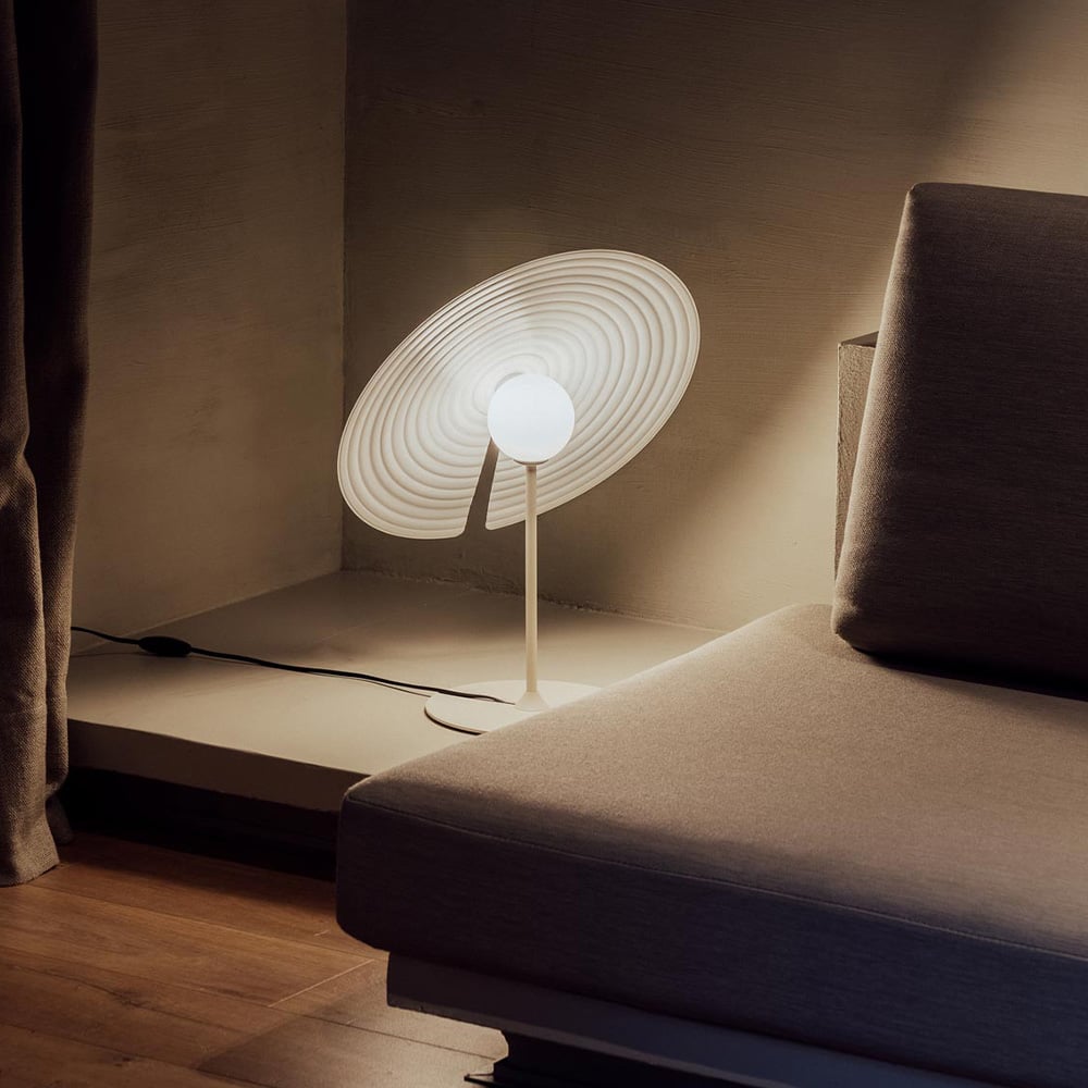 Vortex moderne bordlampe i aluminium