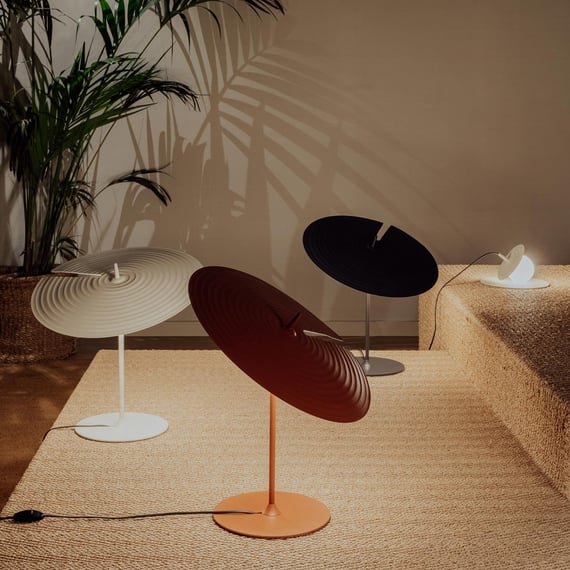 Vortex moderne bordlampe i aluminium