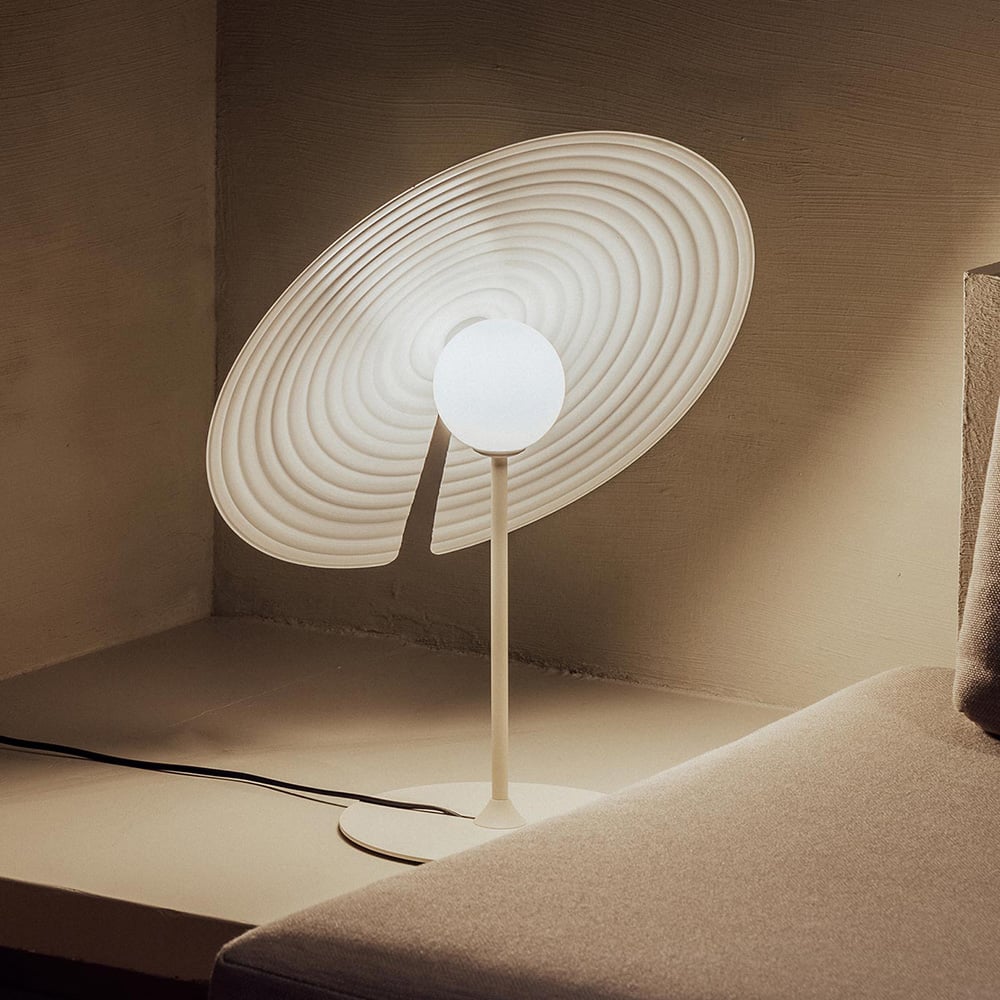 Vortex moderne bordlampe i aluminium