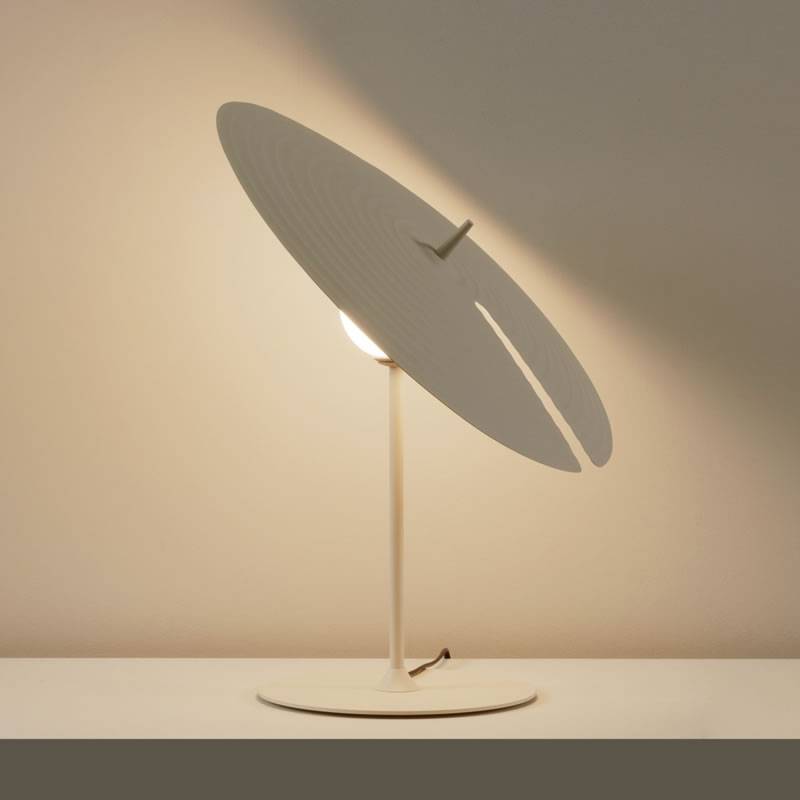 Vortex moderne bordlampe i aluminium