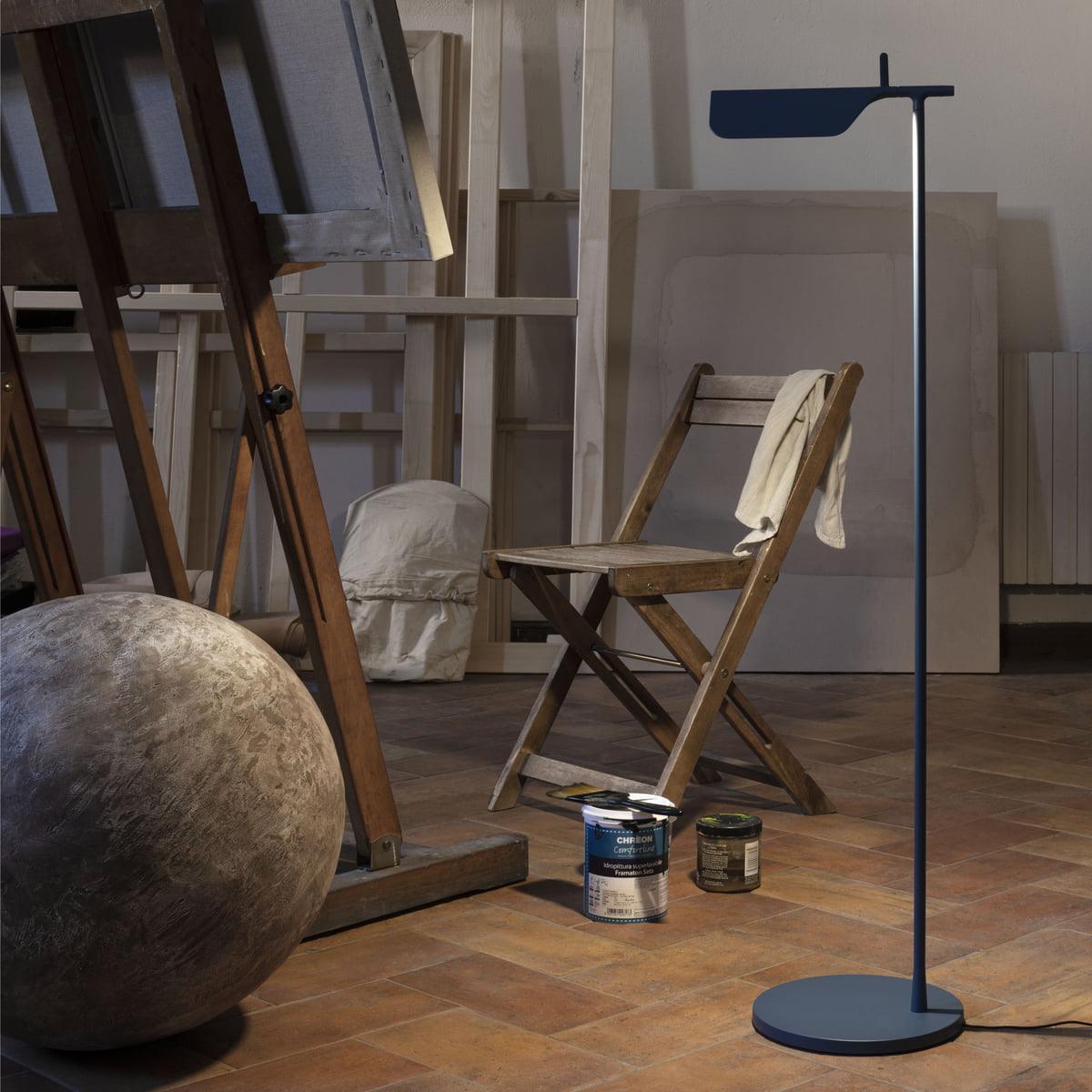 Ebonis minimalistisk golvlampa i akryl