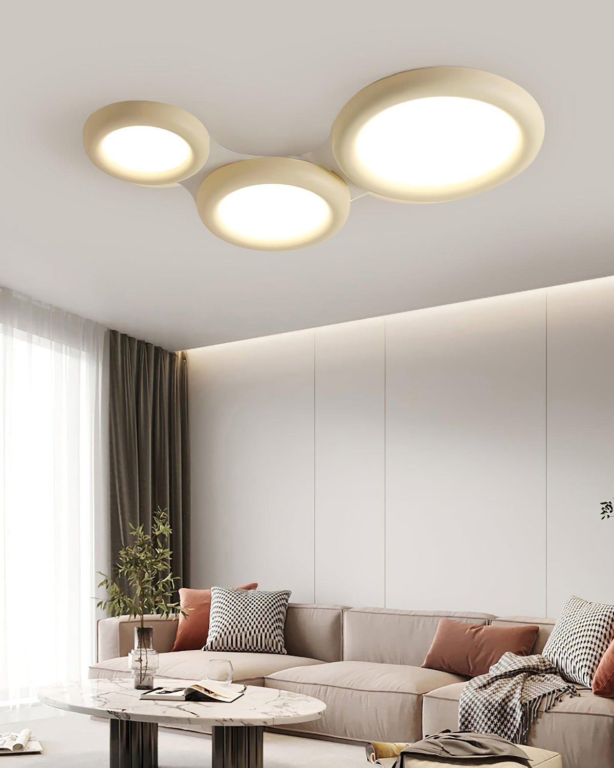 Beige loftlampe til direkte montering med baldakin, minimalistisk