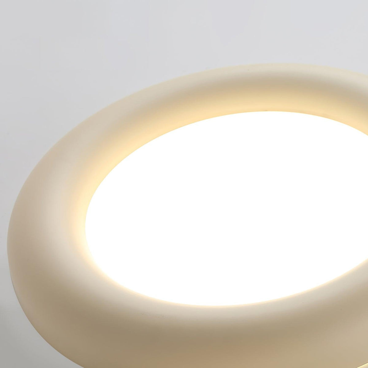 Beige loftlampe til direkte montering med baldakin, minimalistisk