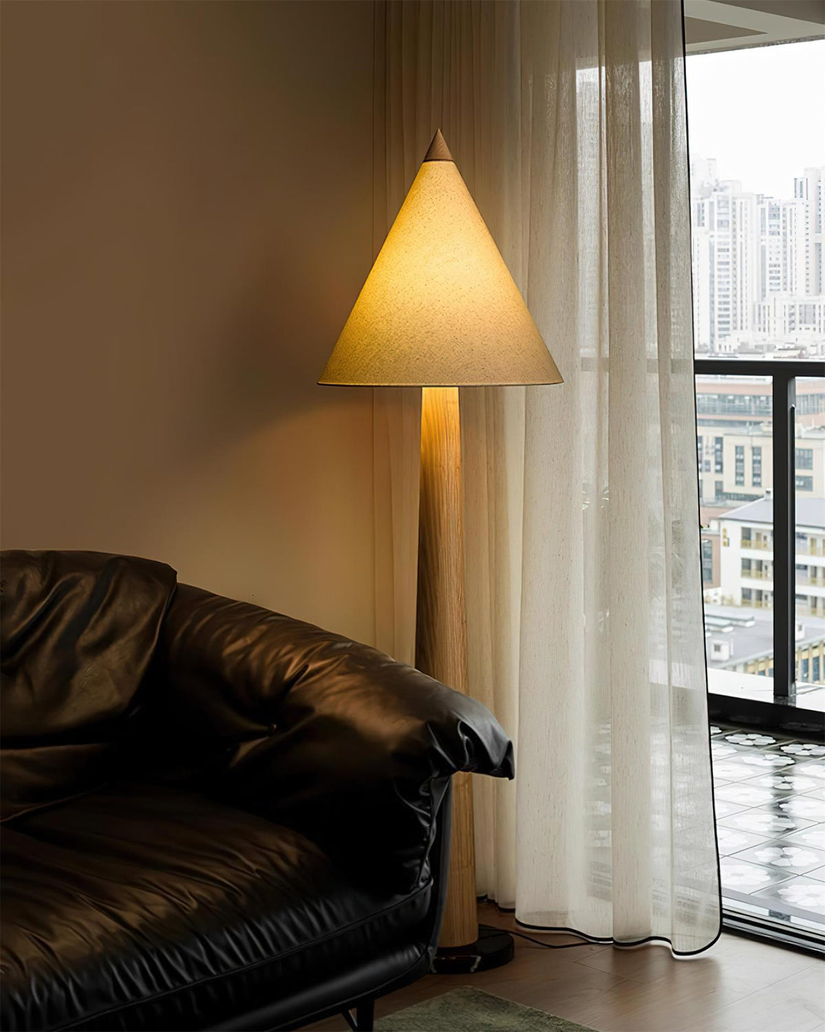 Cone-Gable golvlampa