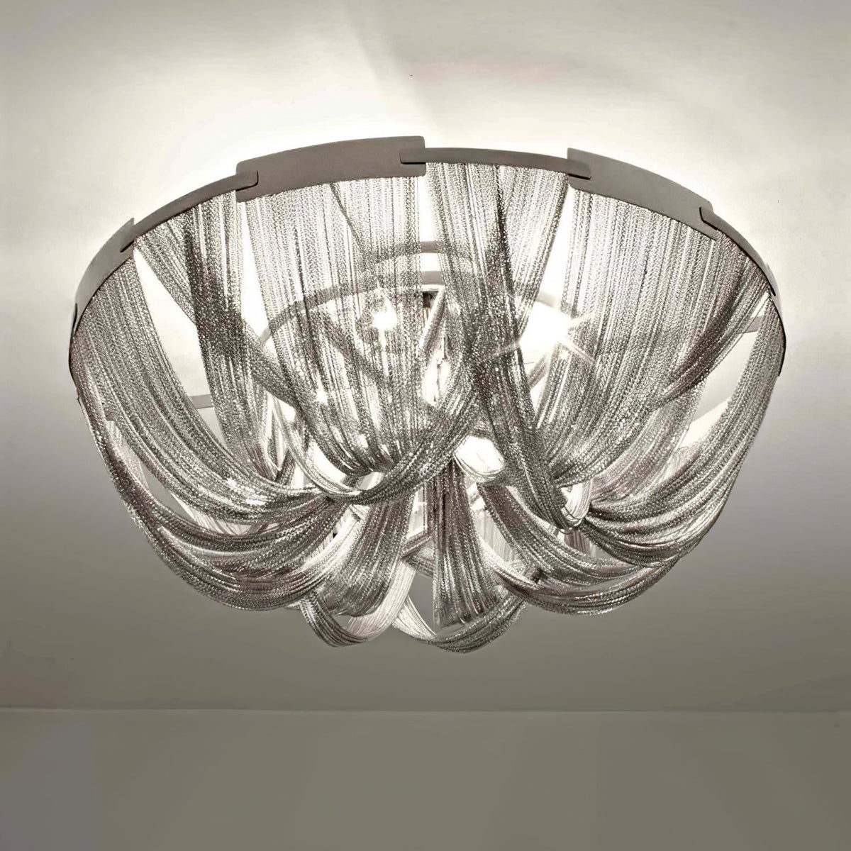 Talj loftslampe med kvaster, aluminiumskæde og nikkelramme