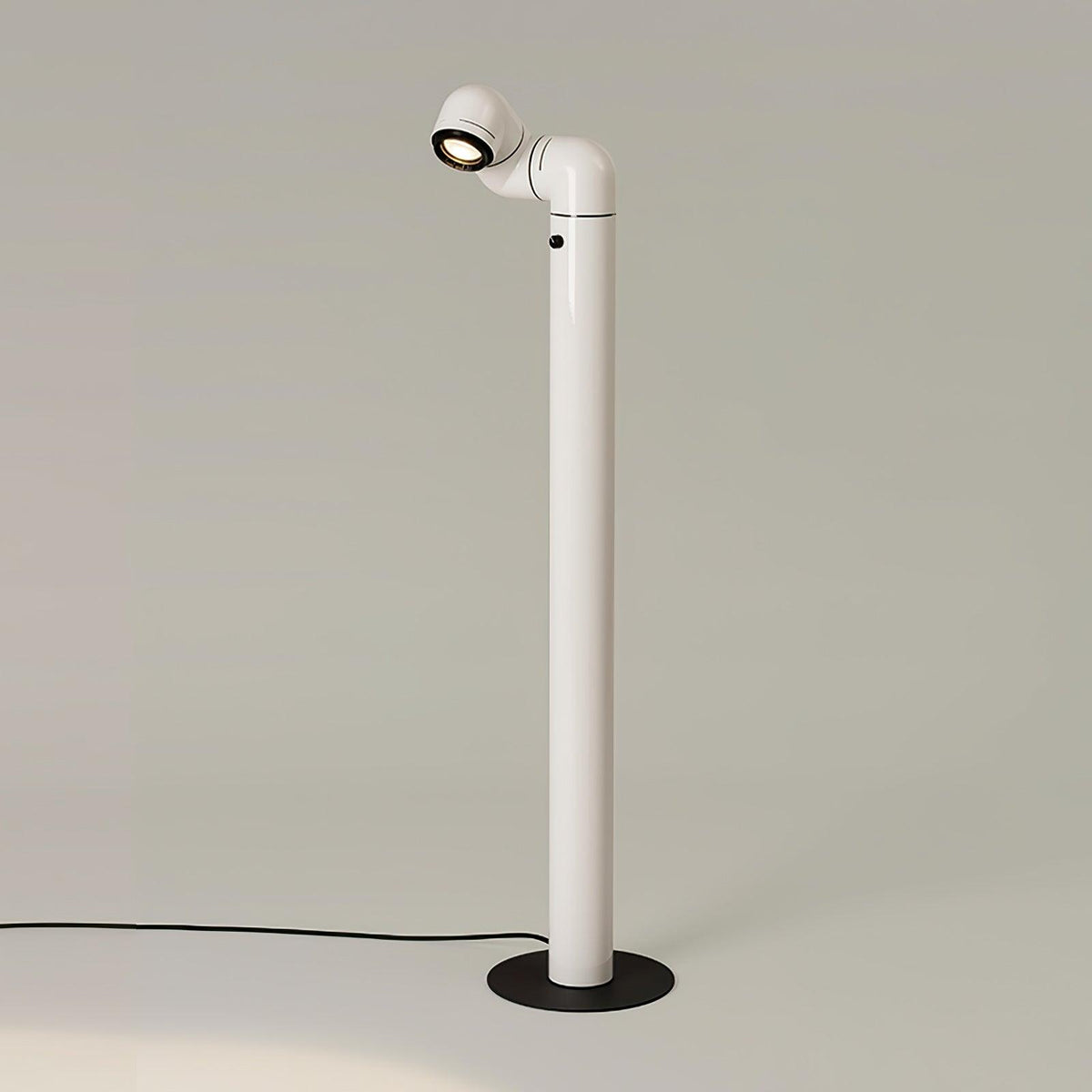 Nyor-gulvlampe i aluminium