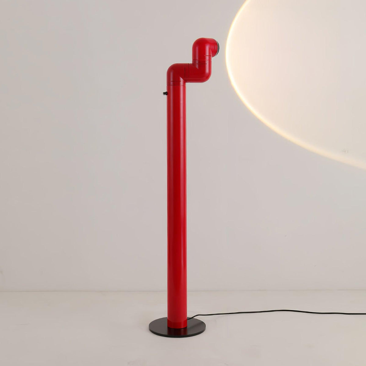 Nyor-gulvlampe i aluminium
