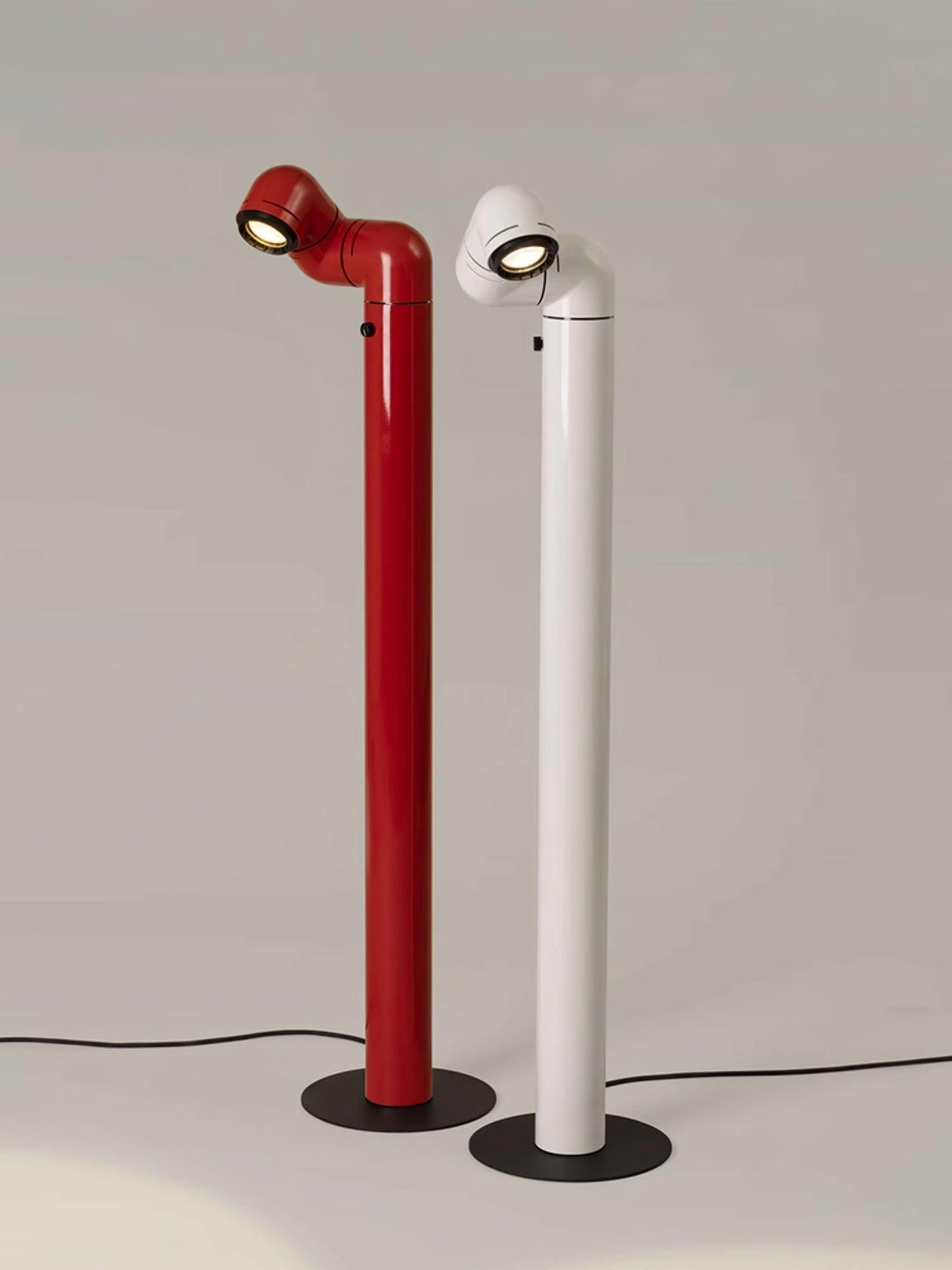 Nyor-gulvlampe i aluminium