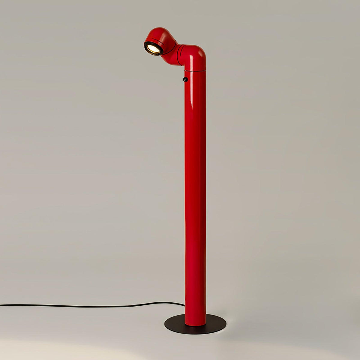 Nyor-gulvlampe i aluminium