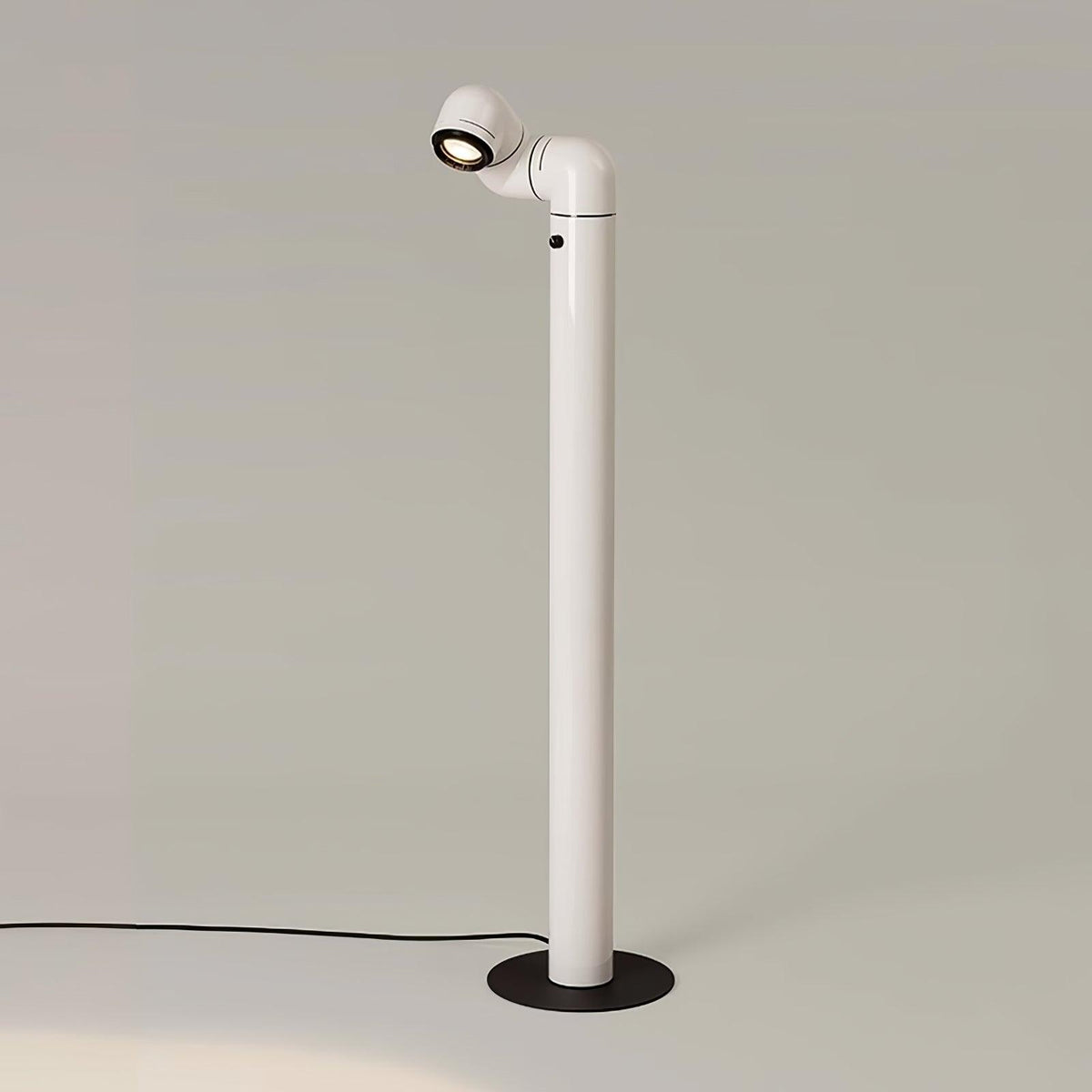 Nyor-gulvlampe i aluminium