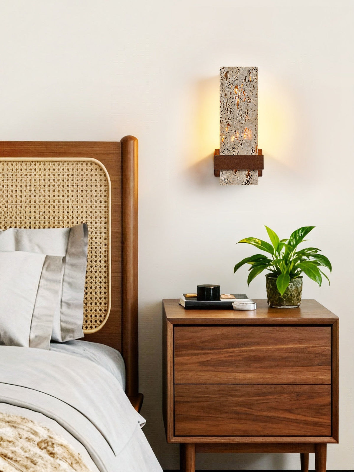 Brann Terra vägglampa i travertin