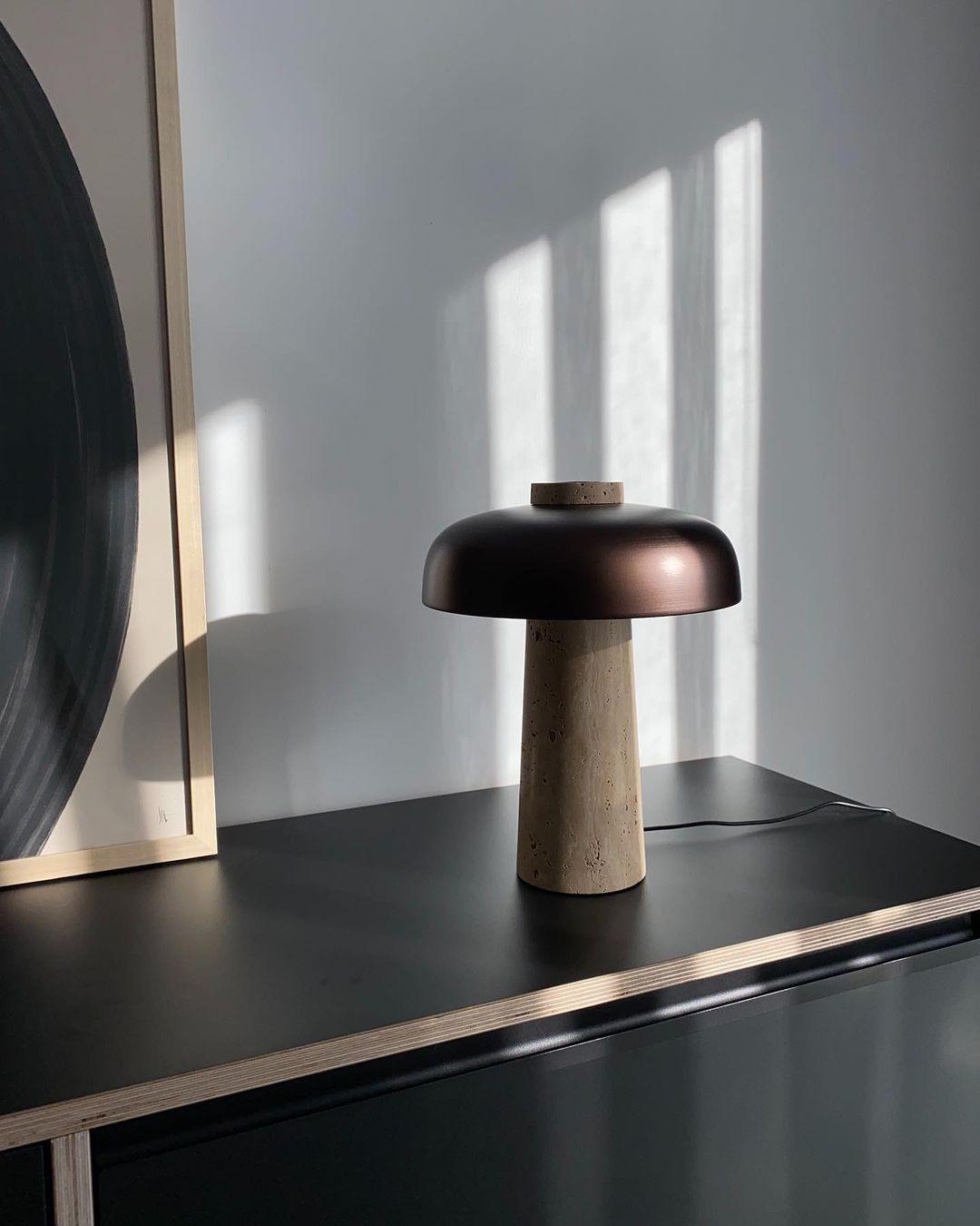 Tavivira svampeformet travertinbordlampe