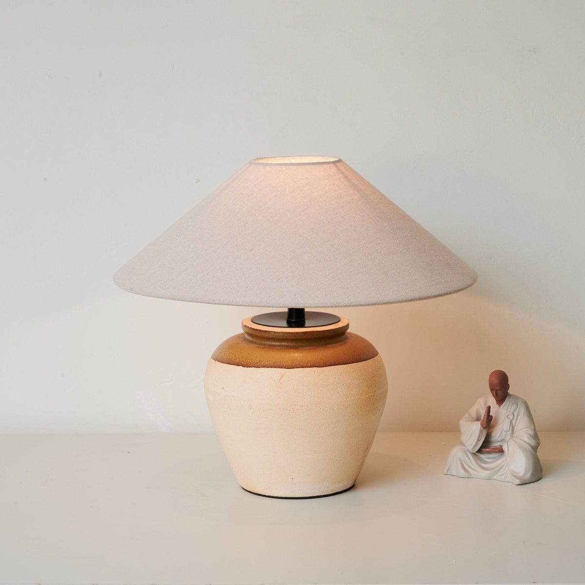 Eric moderne bordlampe i keramik