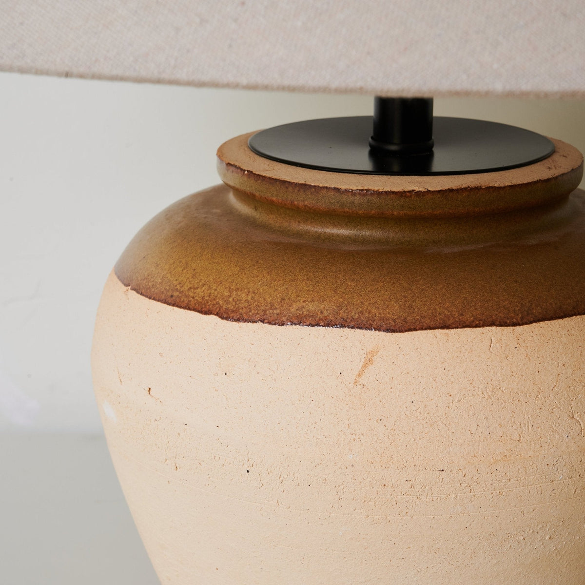 Eric moderne bordlampe i keramik