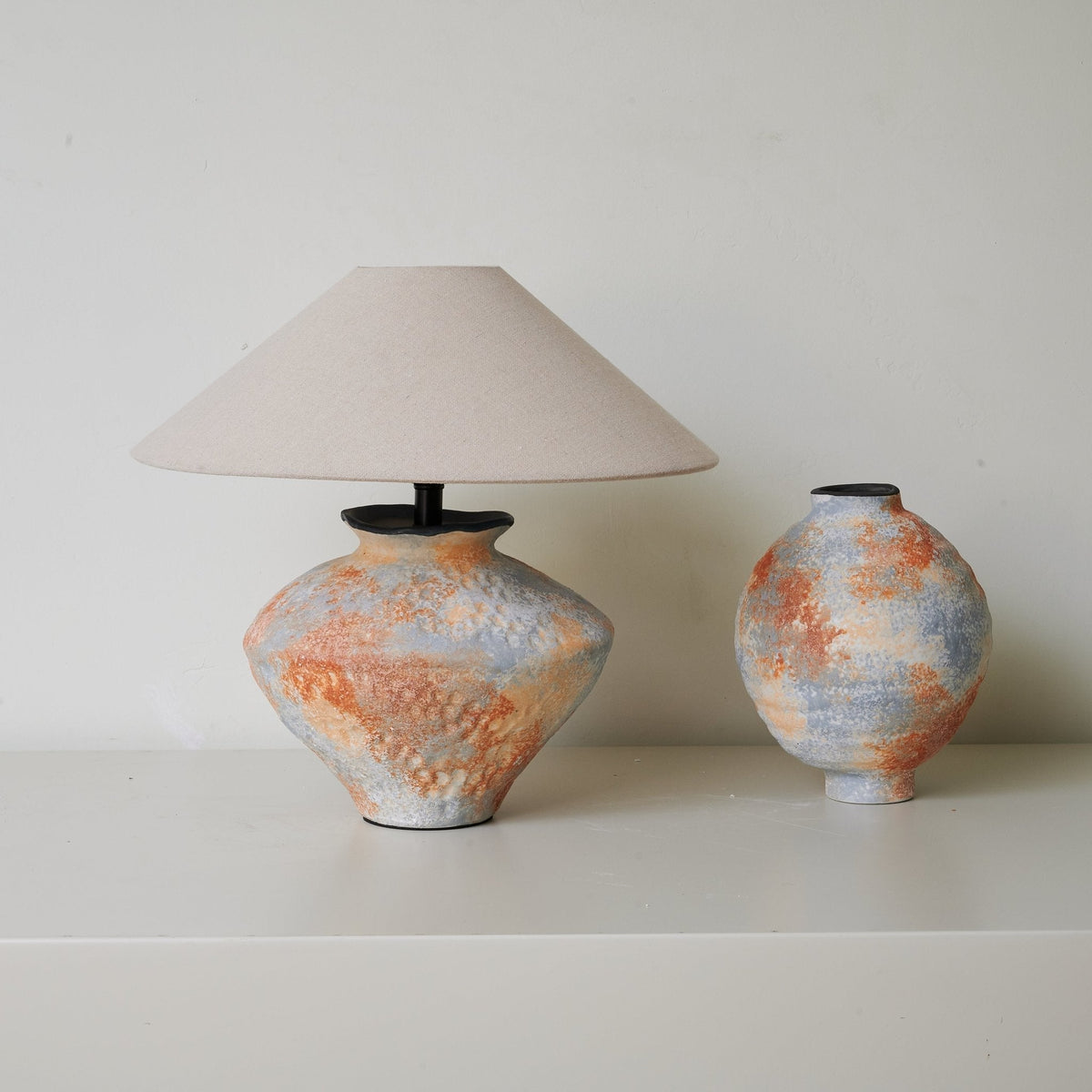 Connor modern bordslampa i keramik
