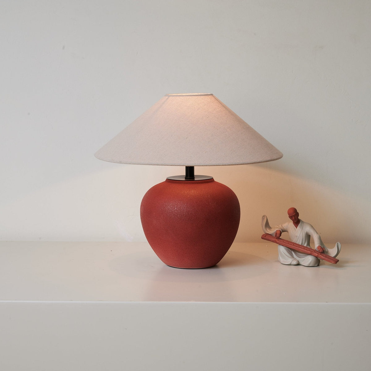 Kiara minimalískur keramikborðlampi