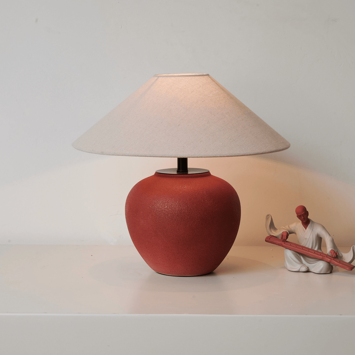 Kiara minimalískur keramikborðlampi