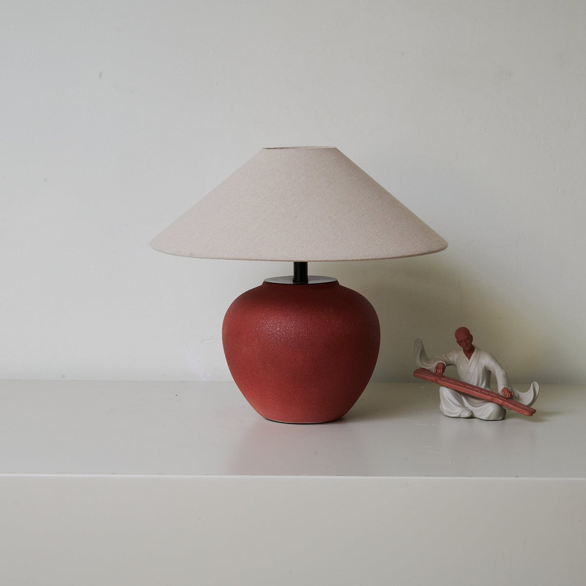 Kiara minimalískur keramikborðlampi