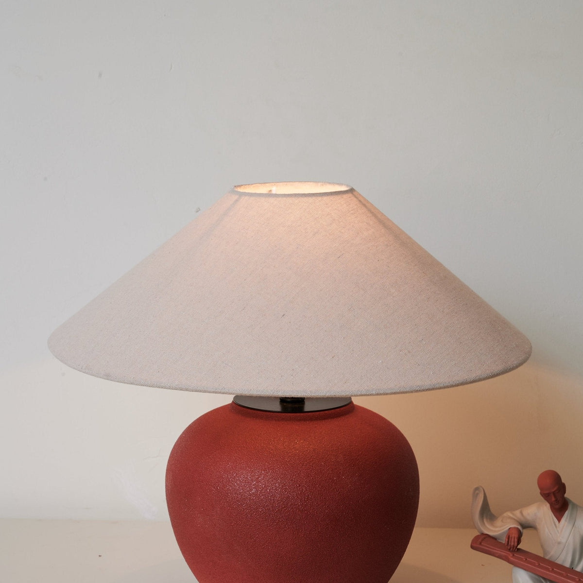 Kiara minimalískur keramikborðlampi