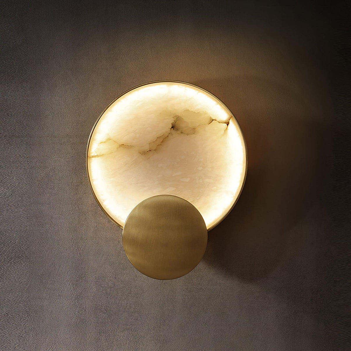 Myvelarae rund vägglampa i alabaster