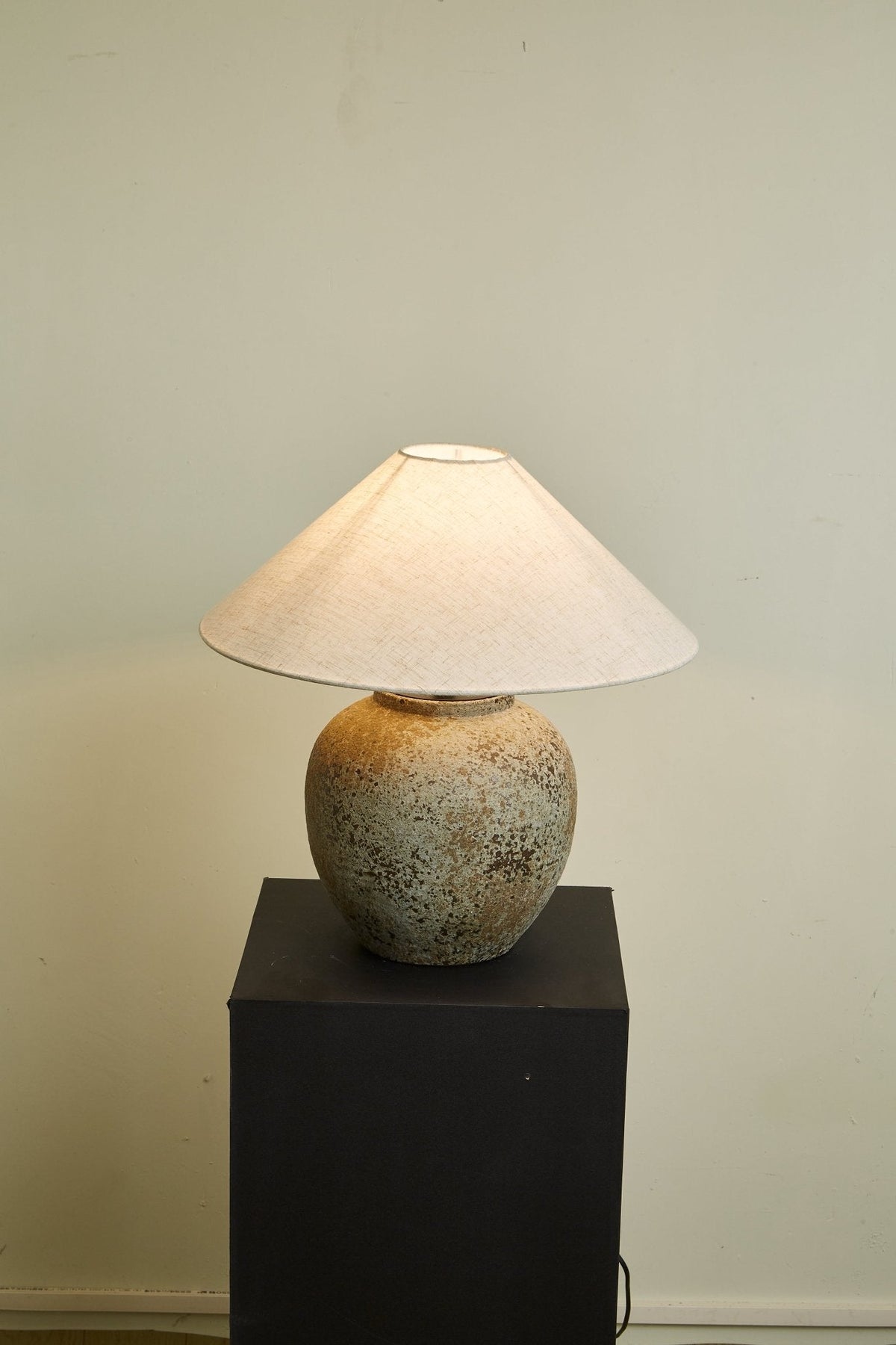 Wells rustik keramisk bordlampe