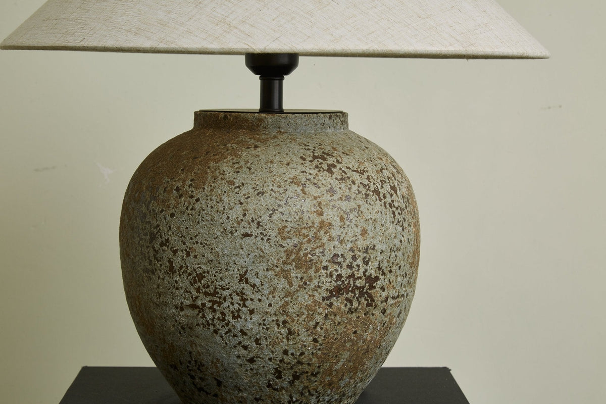 Wells rustik keramisk bordlampe