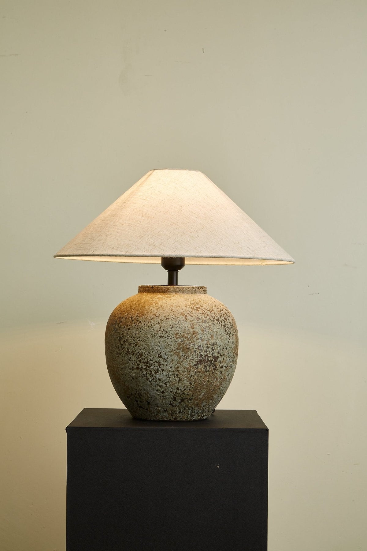 Wells rustik keramisk bordlampe