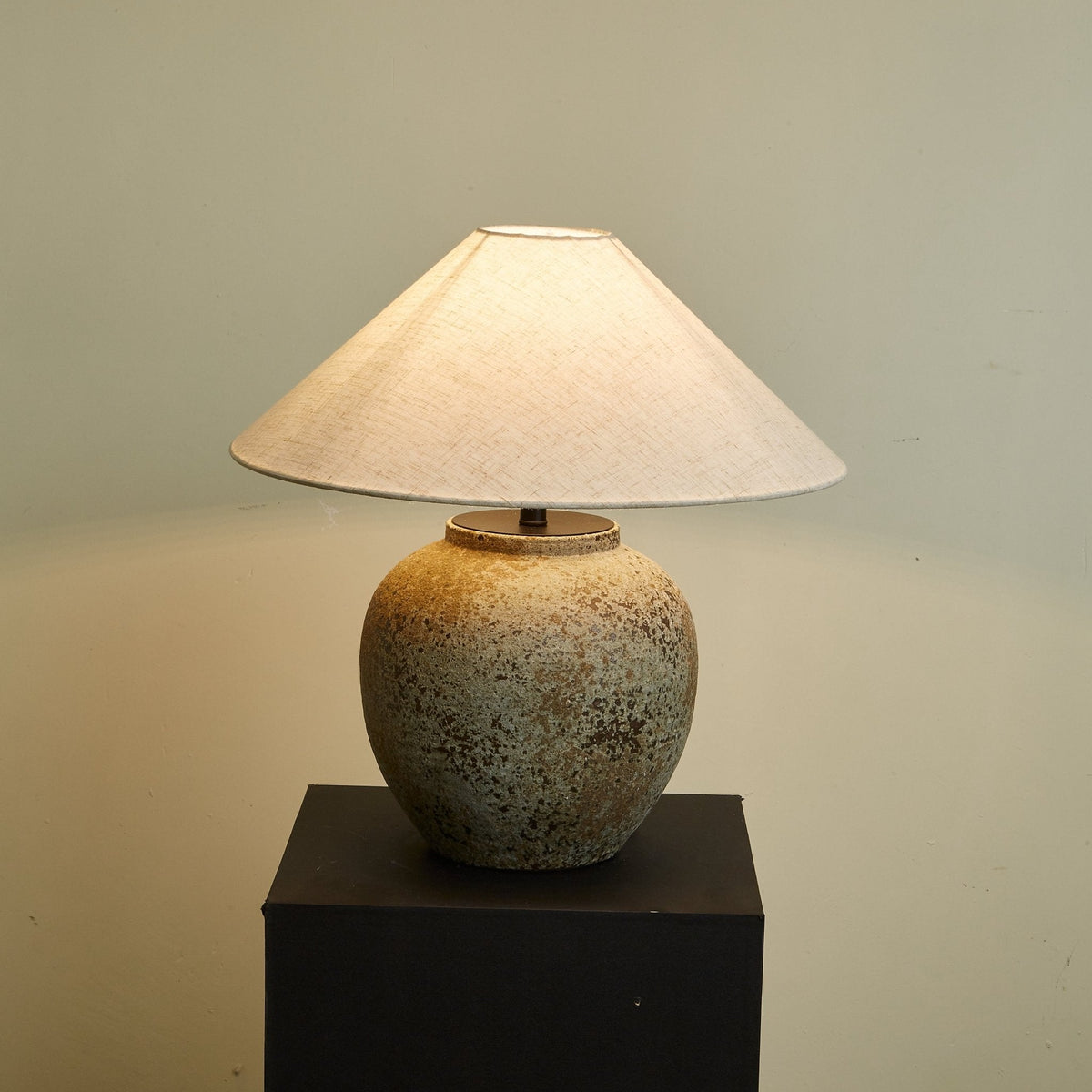 Wells rustik keramisk bordlampe