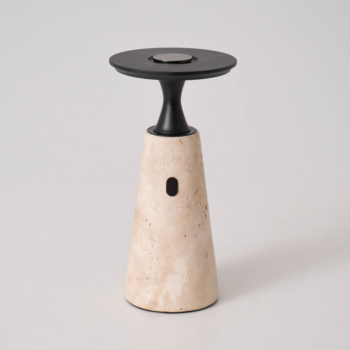 Vespera skulptural bordslampa i travertin