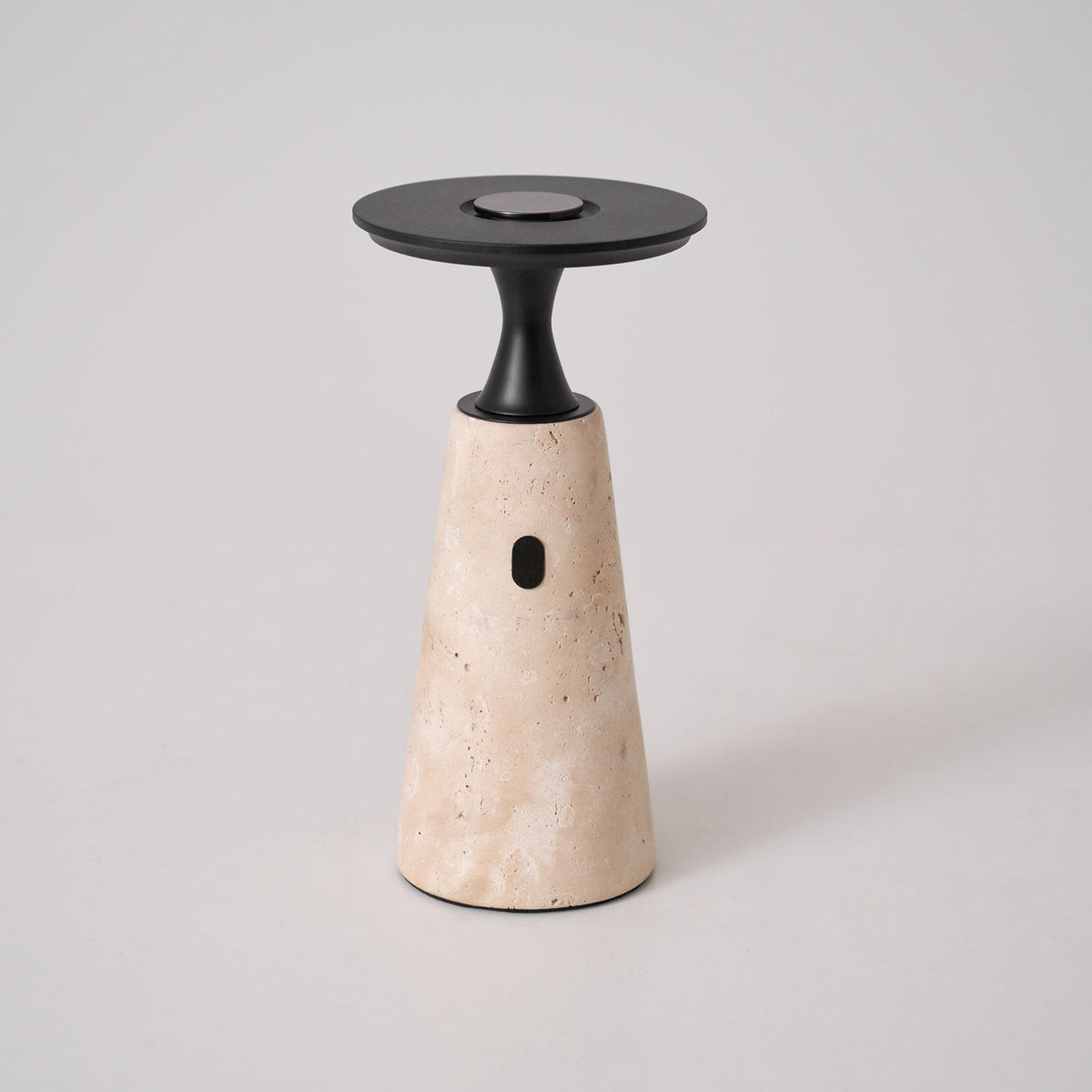 Vespera skulptural bordslampa i travertin