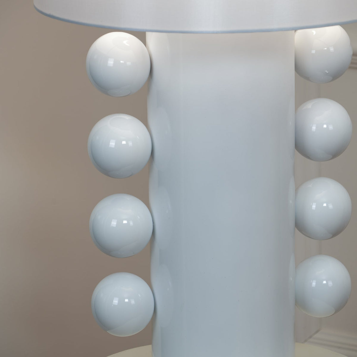 Nixu lekfull bordslampa i tyg