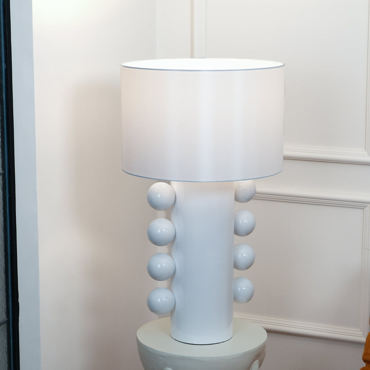 Nixu lekfull bordslampa i tyg