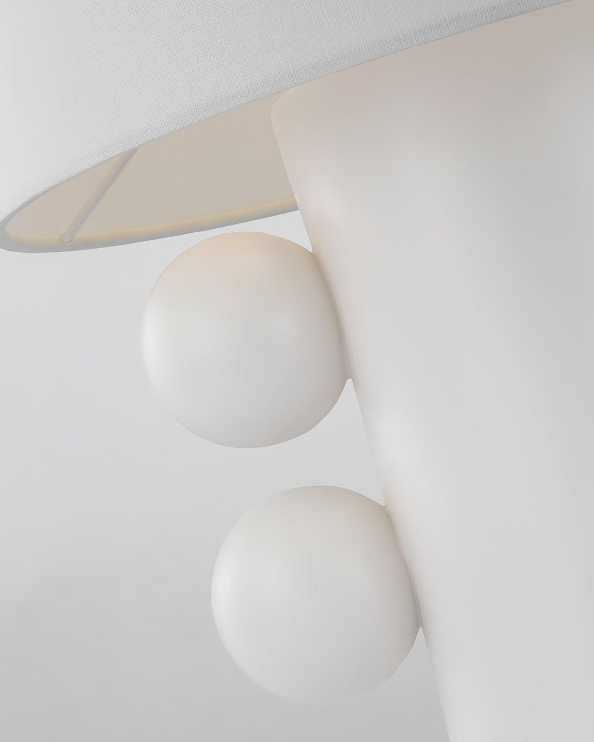 Nixu lekfull bordslampa i tyg