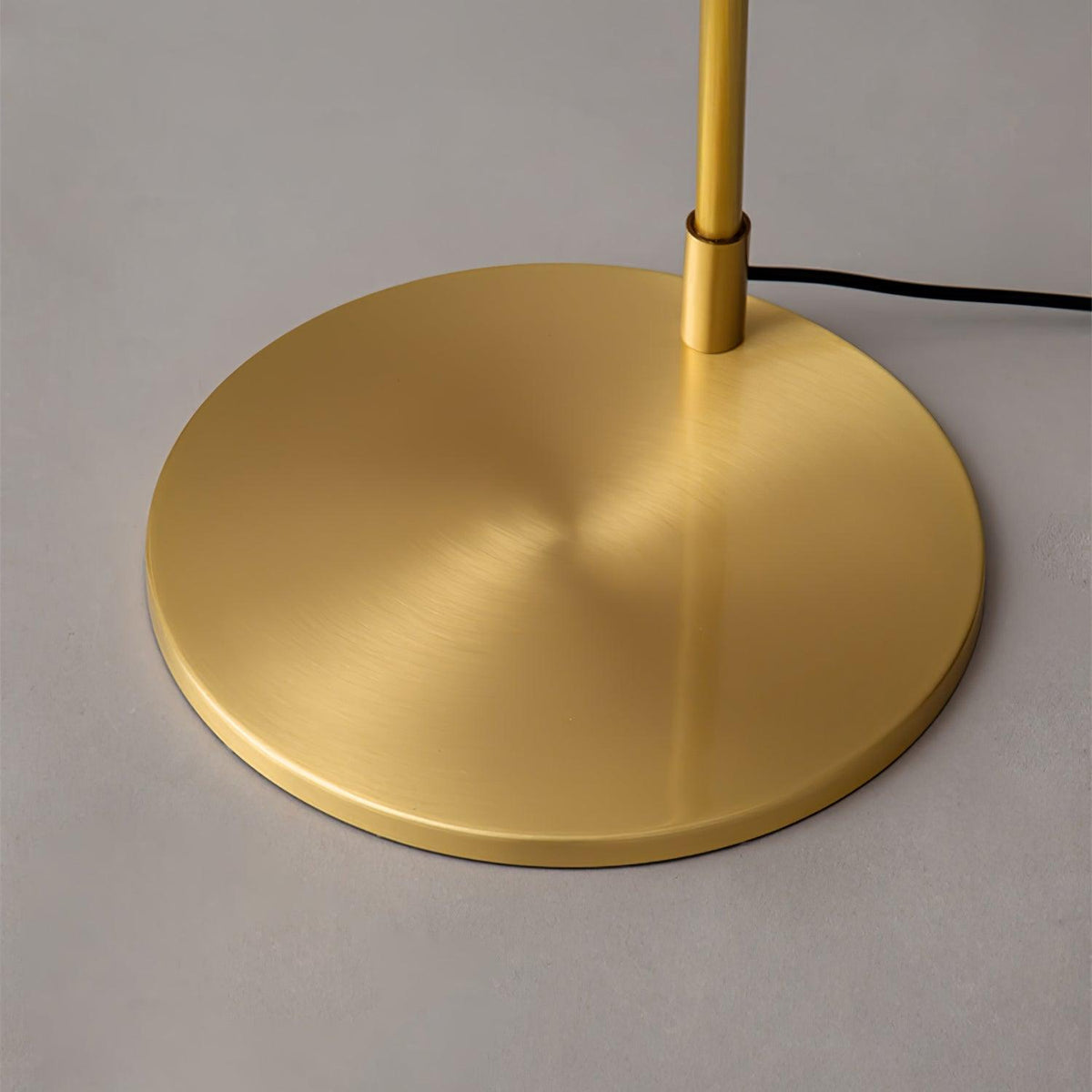 Ririxy-minimalistinen lattiavalaisin