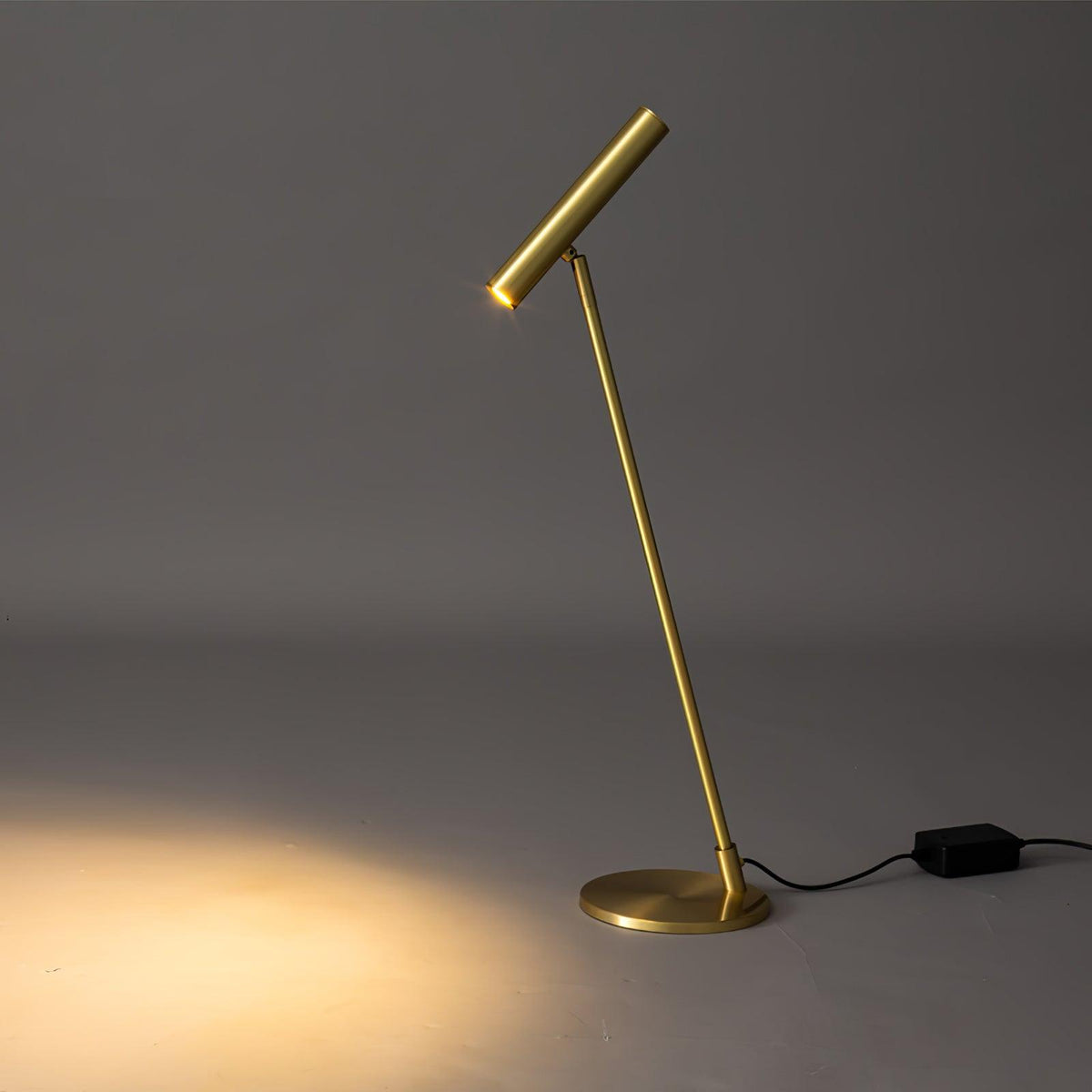Anor minimalistisk bordlampe