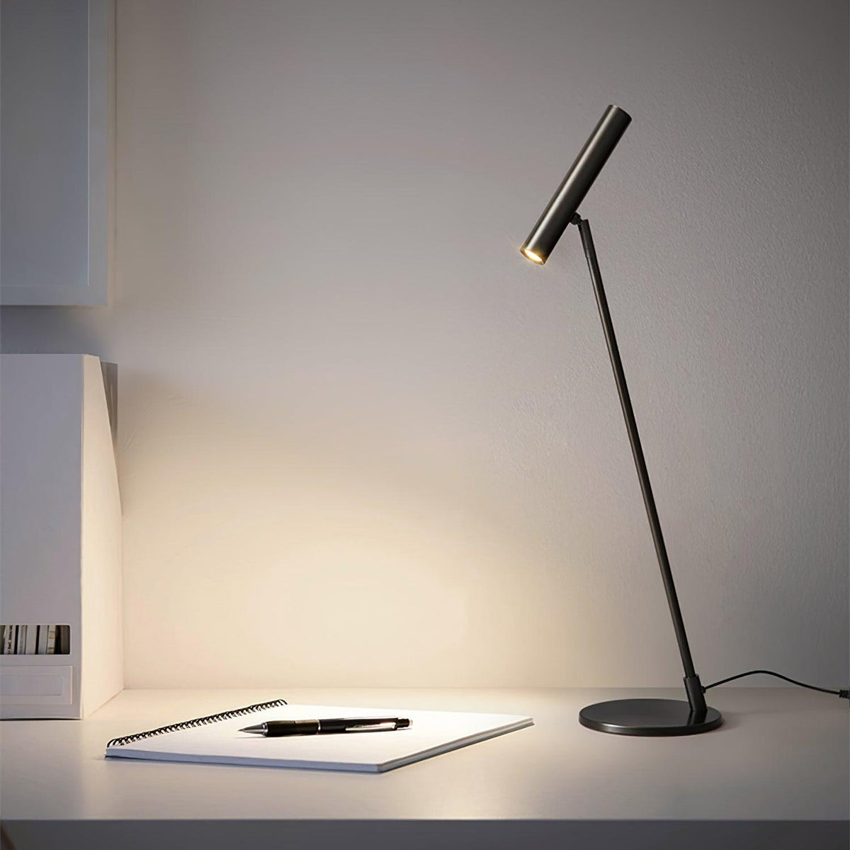Anor minimalistisk bordlampe